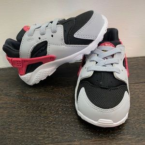 Nike toddler sneakers